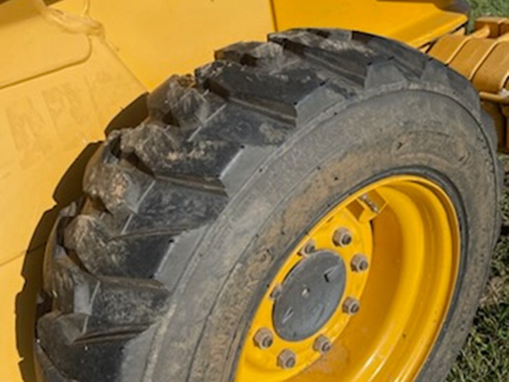 2004-john-deere-240-image-7