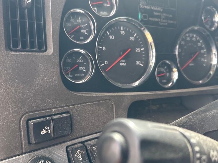 2019-kenworth-t680-image-33