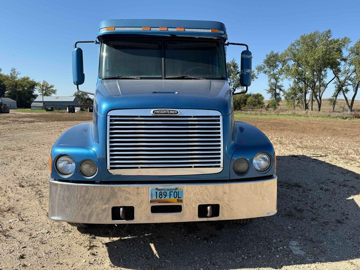 1999-freightliner-century-class-semi-image-5