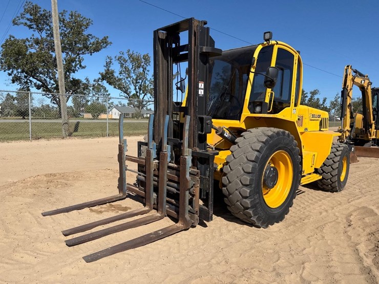 2020-sellick-s80j4e-2ps-rough-terrain-forklift-image-2