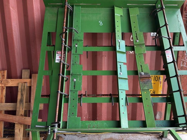 #108-•-2025-pallet-framing-table-image-4