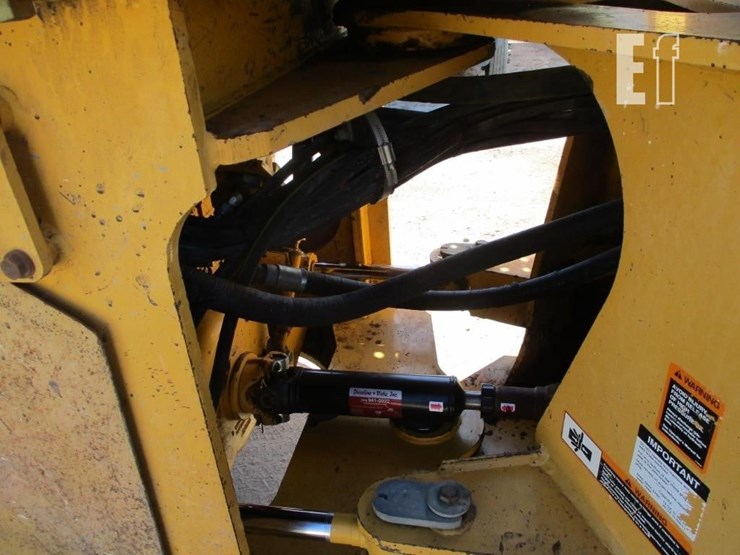 2000-deere-624h-image-17