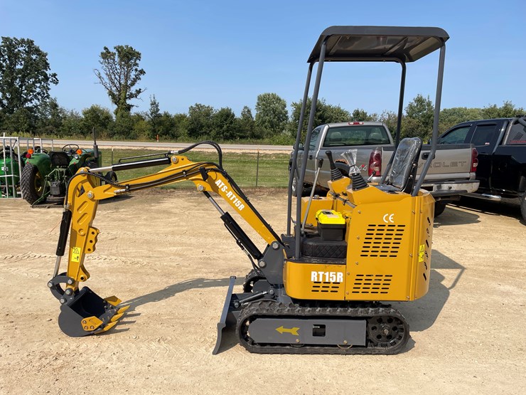 #212-•-new-rt15r-mini-excavator-image-2