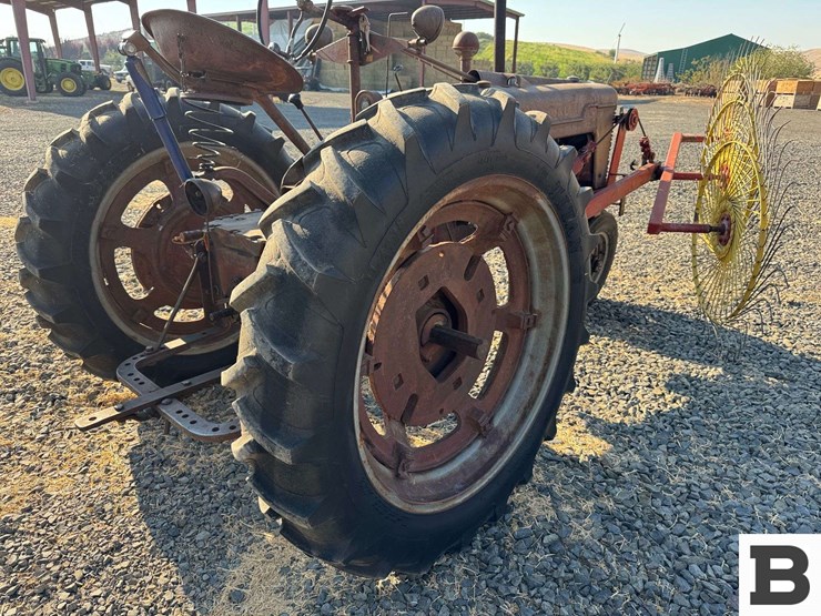 1942-farmall-model-"h"-tractor-image-34