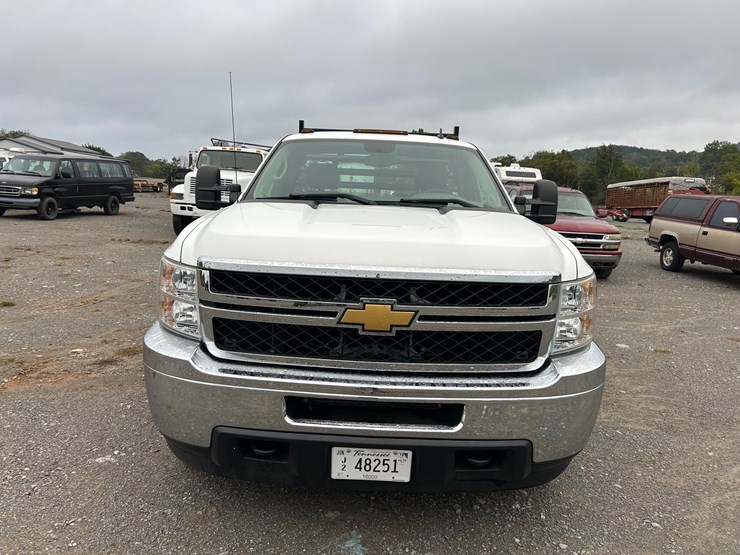 2013-chevrolet-3500-image-8