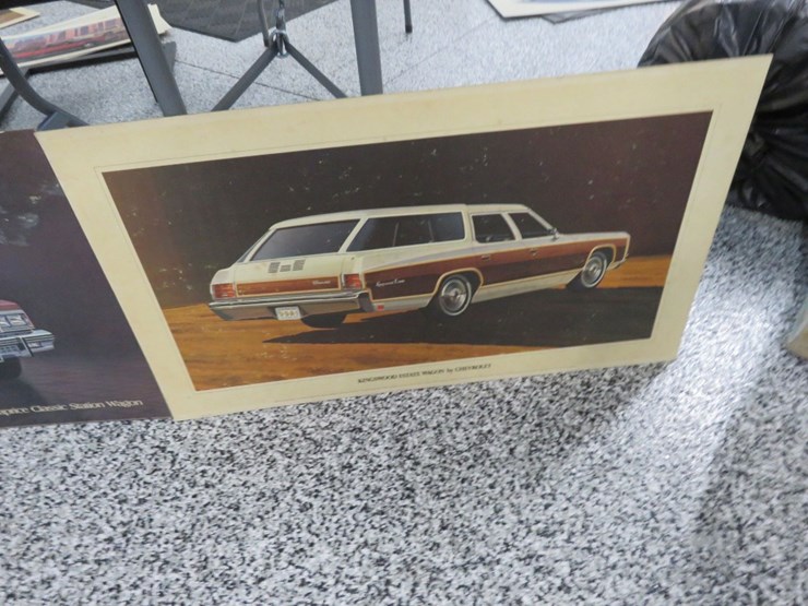1981-1984-chevrolet-squarebody-pickup-litho-dealership-display-pictures-image-6