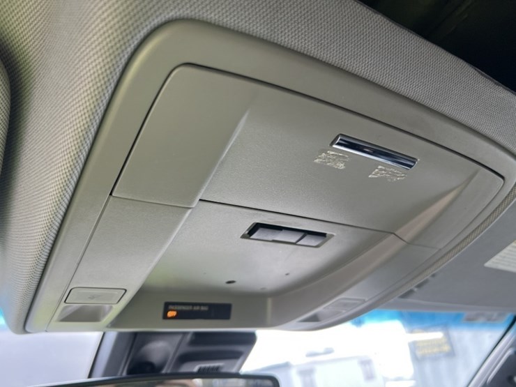 2015-chevrolet-tahoe-image-34