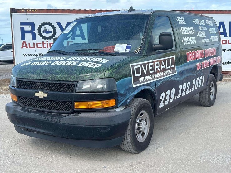 2019-chevrolet-express-2500-cargo-van-image-1