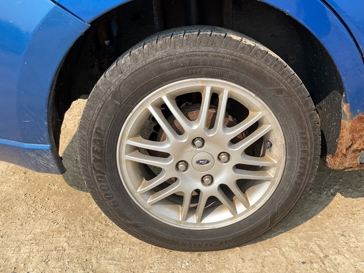 #115-•-2011-ford-focus-(has-wi-title)-image-13
