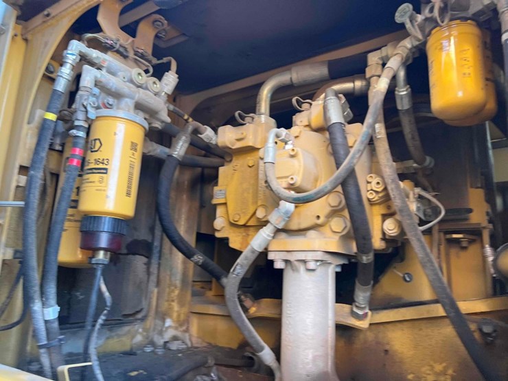 2016-caterpillar-336fl-image-2