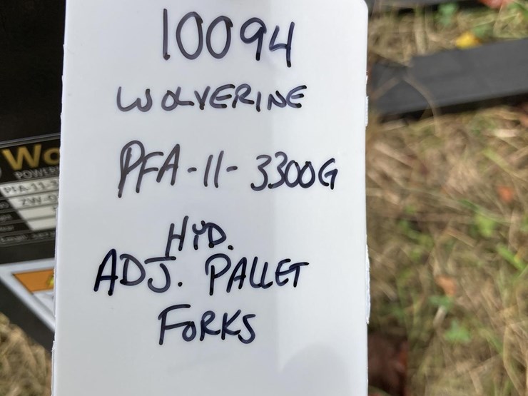 wolverine-pfa-11-3300g-skid-steer-hydraulic-pallet-forks-image-4