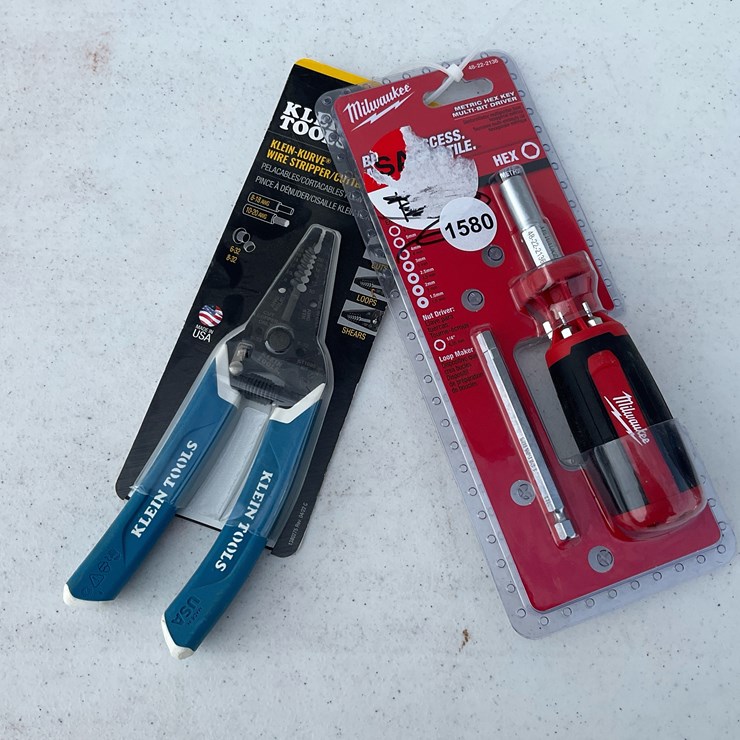 #1580 • Wire Stripper And Screw Driver