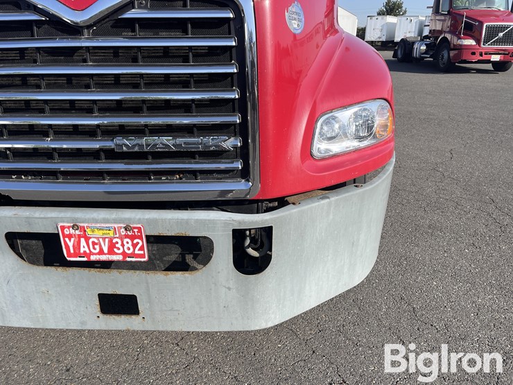 2013-mack-cxu612-truck-tractor-image-9