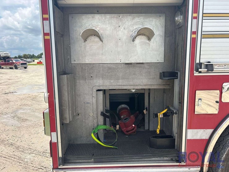 2003-pierce-tilt-cab-foam-pumper-fire-truck-image-19