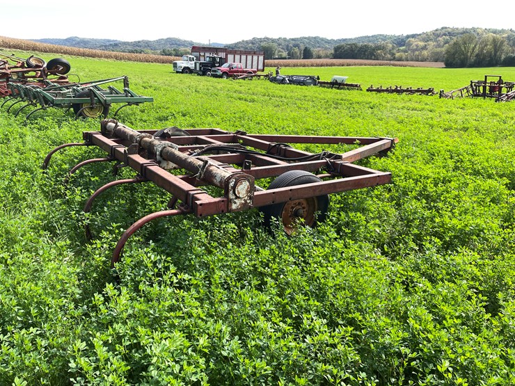 #4463-•-brady-(10)-tooth-chisel-plow-image-5