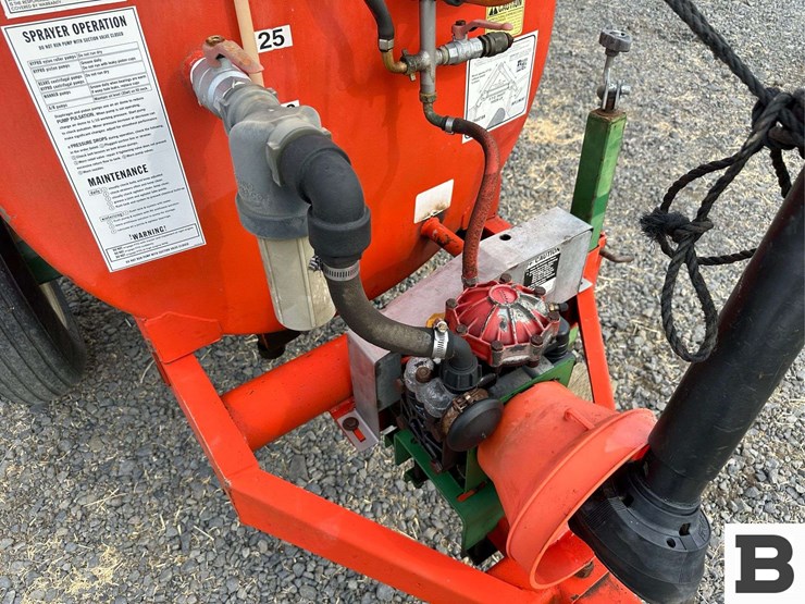 2006-rears-200-gallon-orchard-sprayer-with-spray-booms-image-12