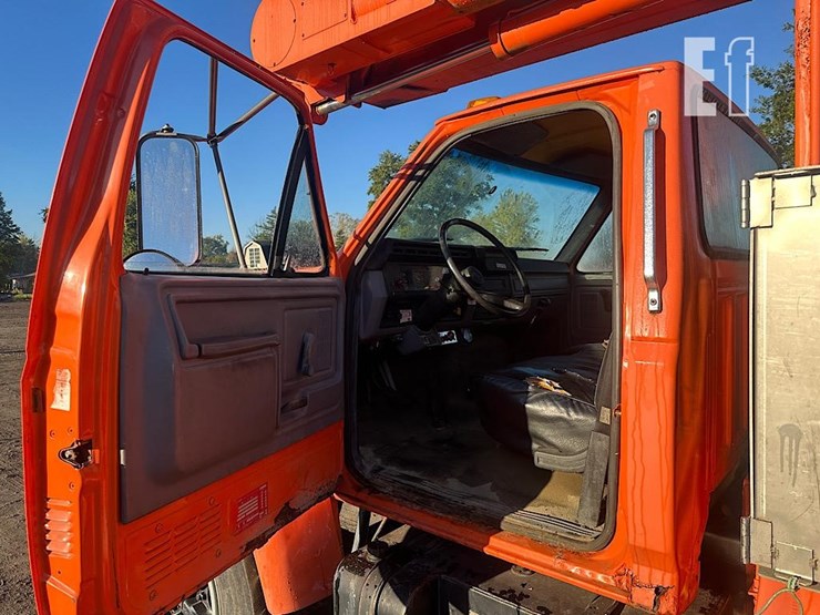 1996-ford-f800-image-9