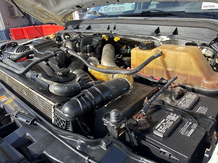 2015-ford-f-550-4x4-bucket-truck-image-18