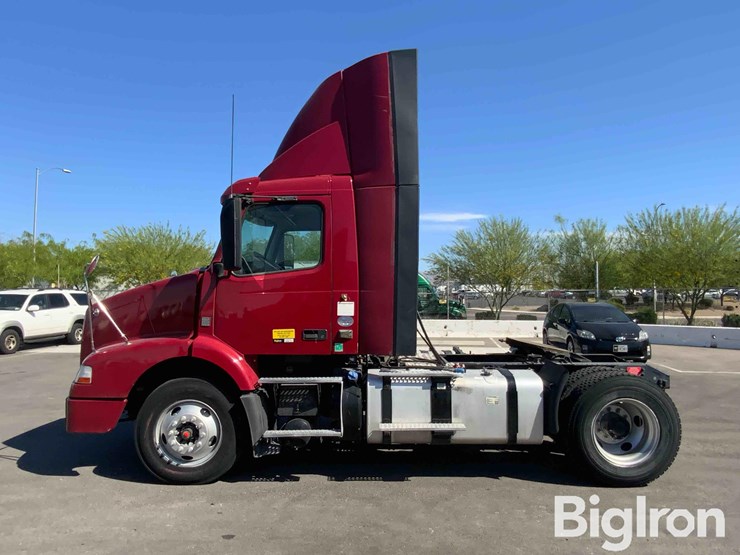 2016-volvo-vnm42t-truck-tractor-image-8