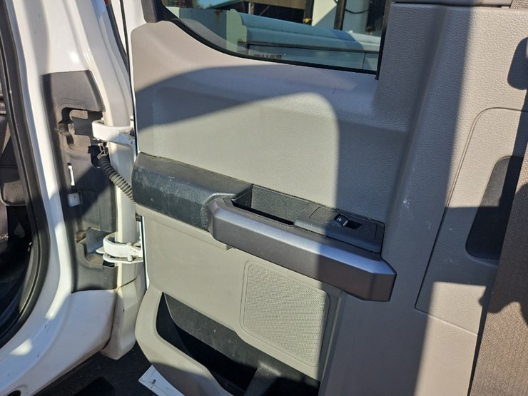 2018-ford-f350-xlt-image-29