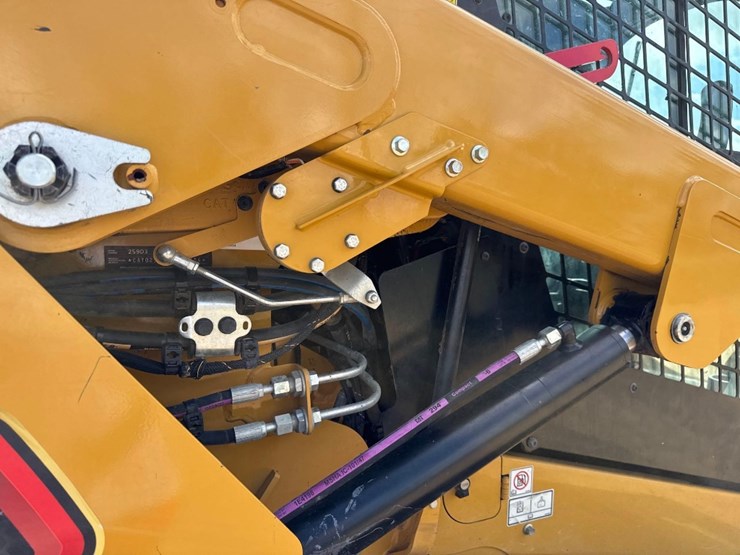 2023-caterpillar-259d3-image-19