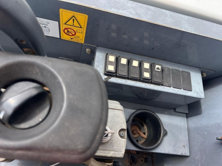 2018-takeuchi-tb240-image-29