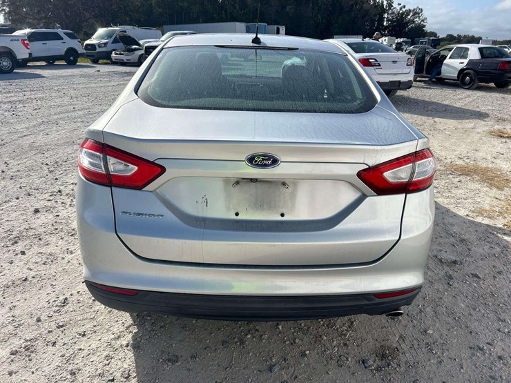 2015-ford-fusion-s-sedan-image-24