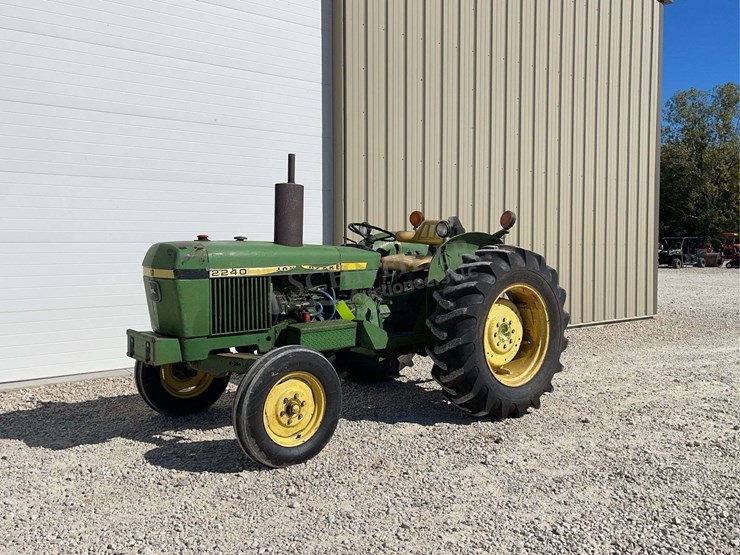 john-deere-2240-image-35