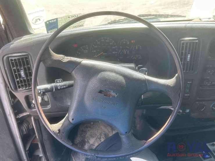 2007-chevrolet-c6500-landscape-dump-truck-image-9