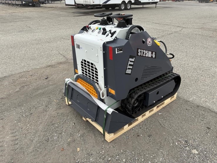 2024-bttl-st25m-6-skid-steer-track-loader-image-3