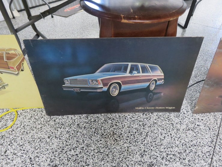 1981-1984-chevrolet-squarebody-pickup-litho-dealership-display-pictures-image-3