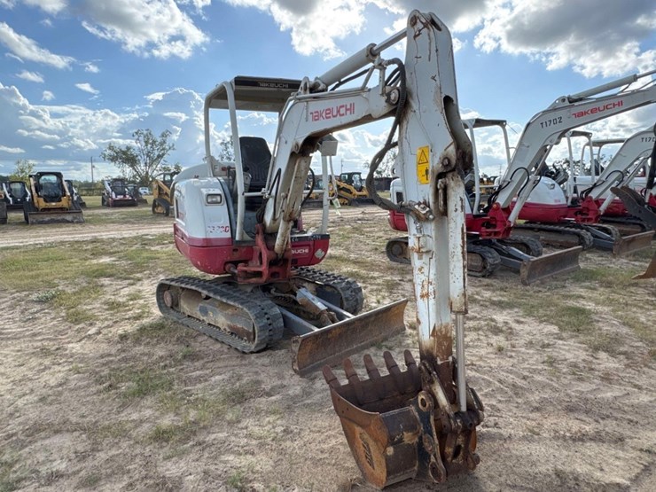 takeuchi-tb230-image-8