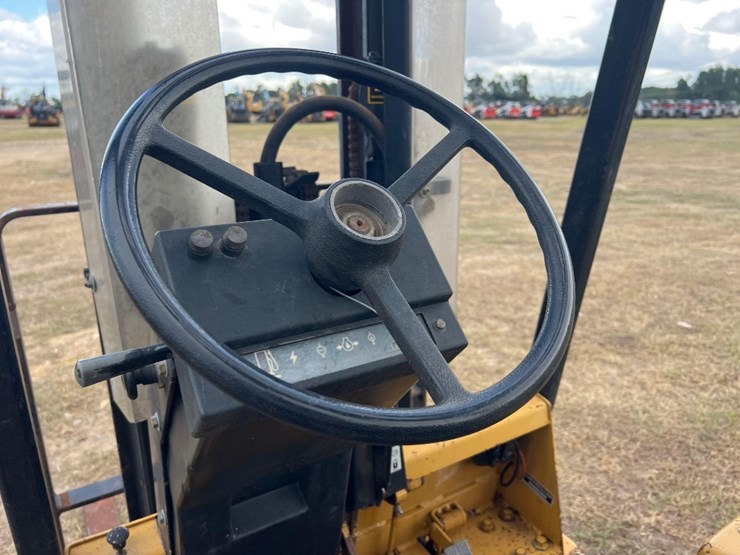 caterpillar-t30d-warehouse-forklift-image-20