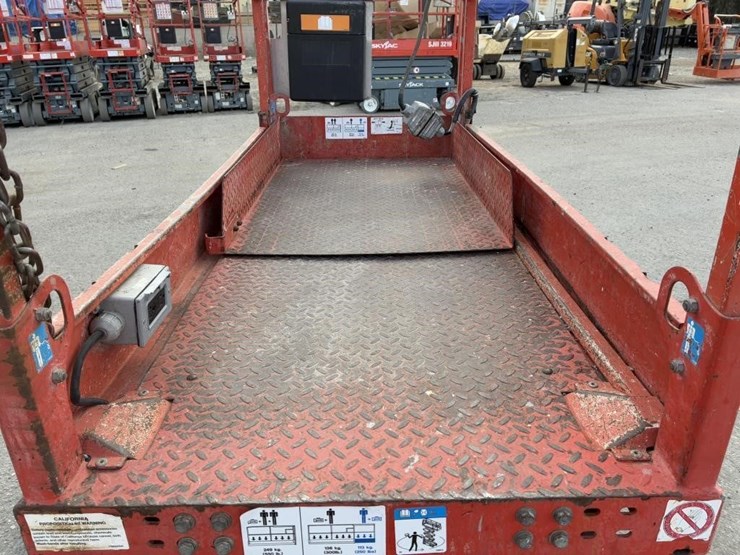 skyjack-sj-3219-scissor-lift-image-8