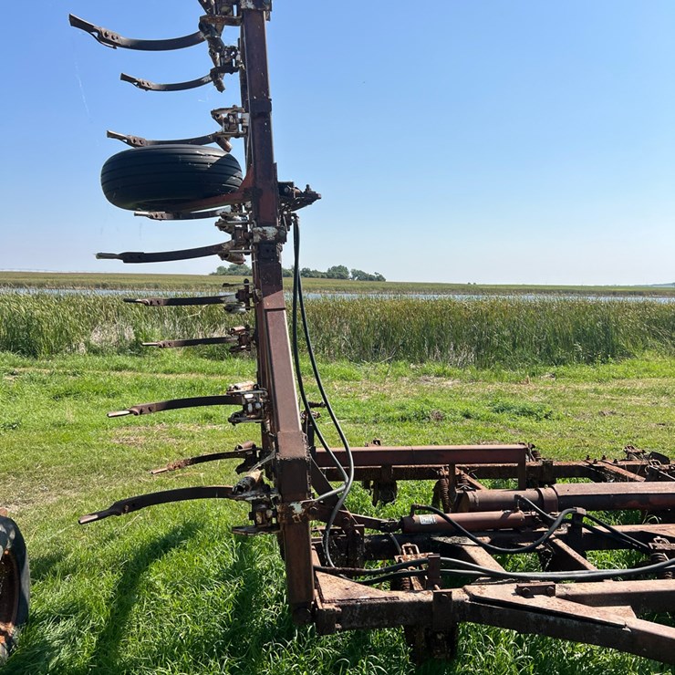 28’ chisel plow