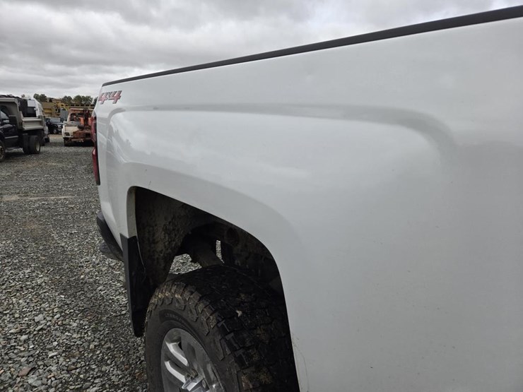 2018-chevrolet-2500-image-21