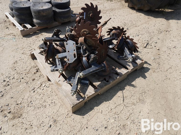 yetter-screw-adjust-trash-managers-image-1