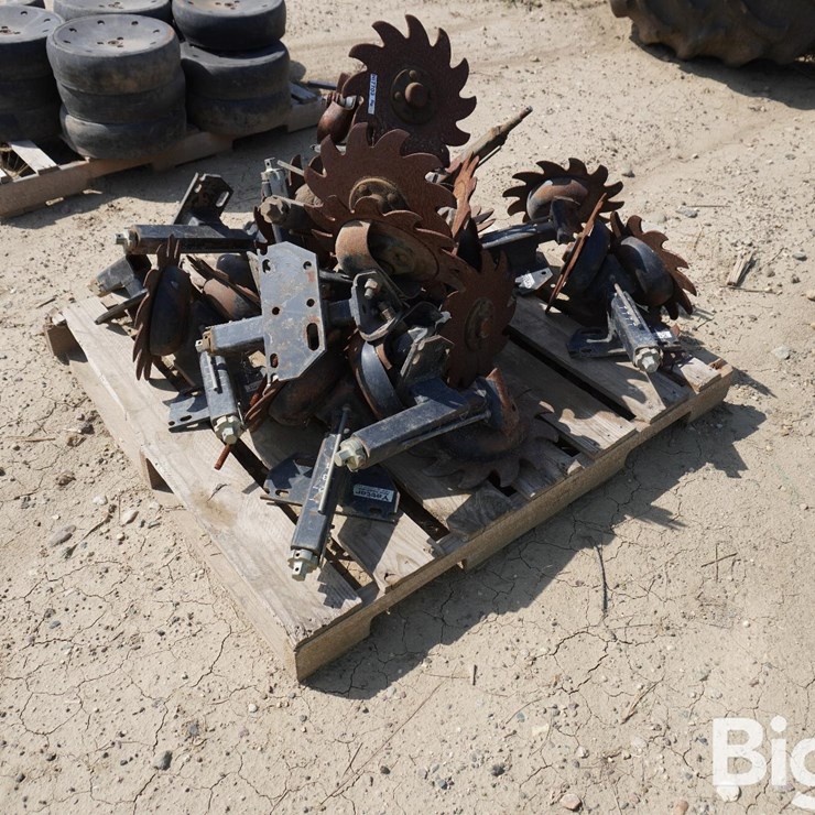 Yetter Screw Adjust Trash Managers