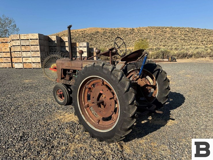 1942-farmall-model-"h"-tractor-image-3