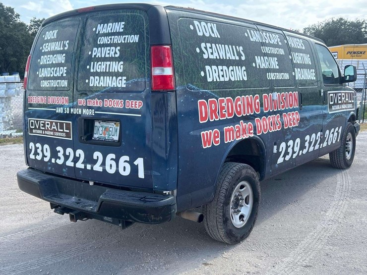 2019-chevrolet-express-2500-cargo-van-image-3