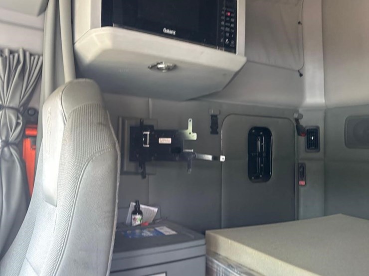 2019-kenworth-t680-image-28