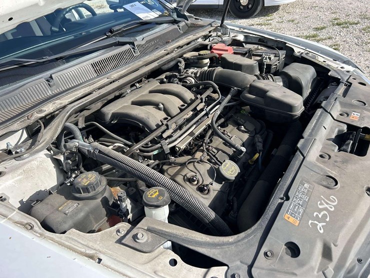 2014-ford-taurus-awd-sedan-image-9