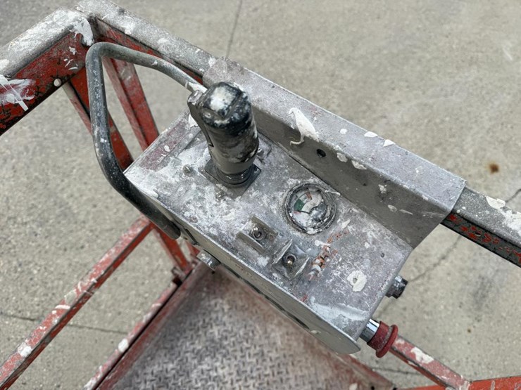 #2147-•-1996-skyjack-sj-3220-scissor-lift-image-23