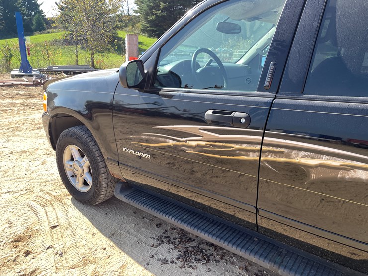 2004-ford-explorer-image-31