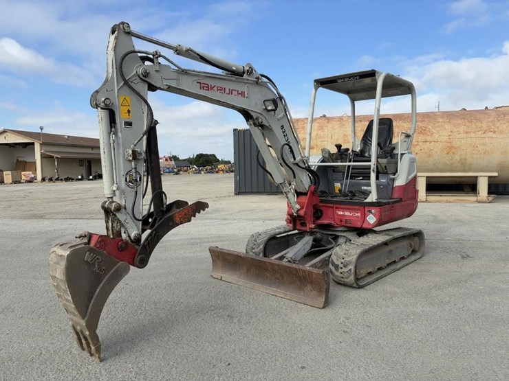 2018-takeuchi-tb253-2-excavator-image-1