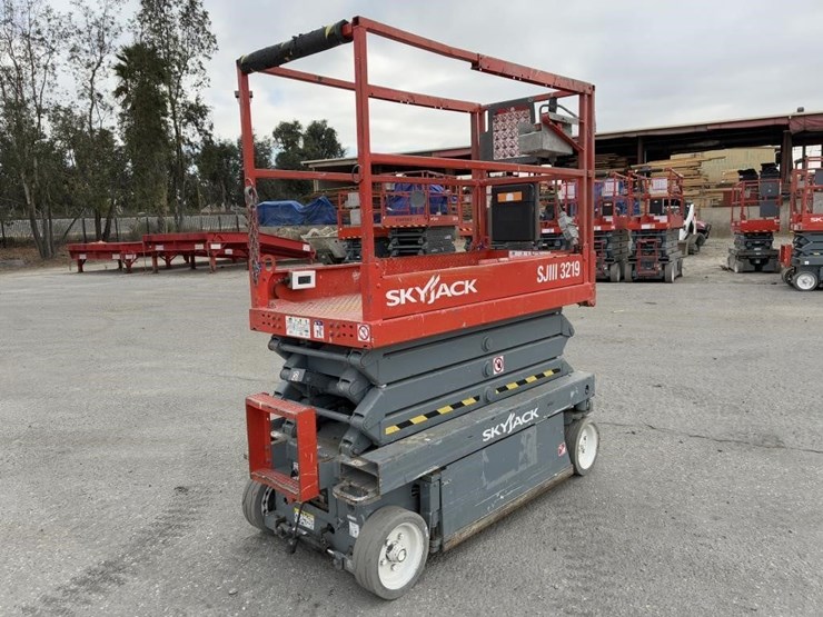 skyjack-sj-3219-scissor-lift-image-3