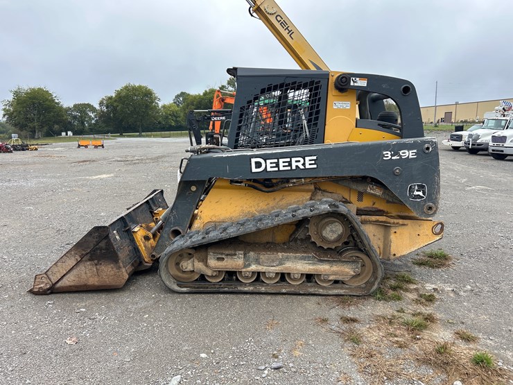 deere-329e-image-2