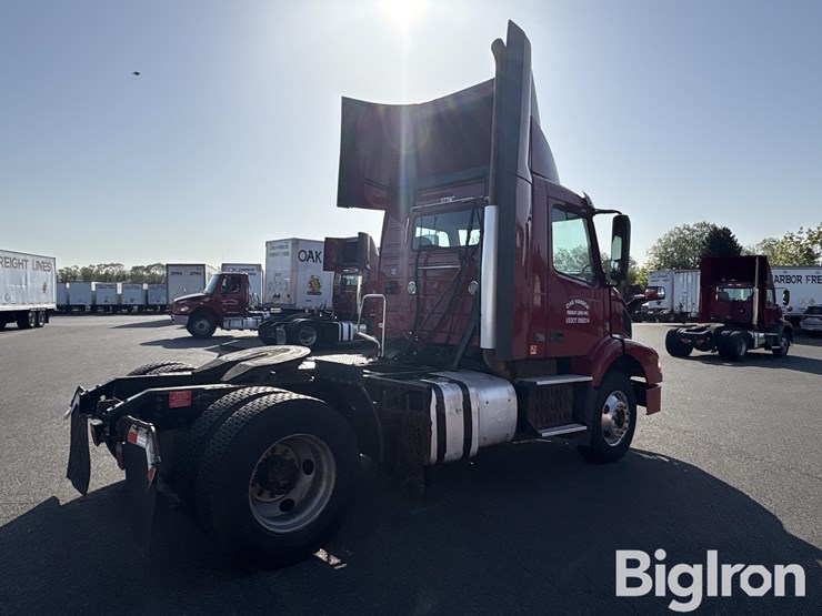 2016-volvo-vnm42t-truck-tractor-image-5