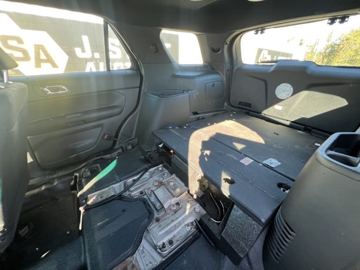 2017-ford-explorer-image-21