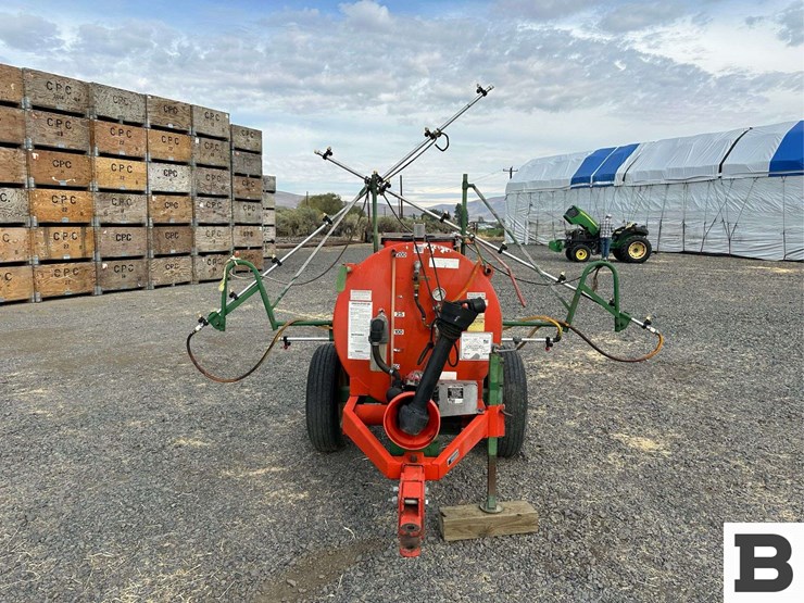 2006-rears-200-gallon-orchard-sprayer-with-spray-booms-image-10